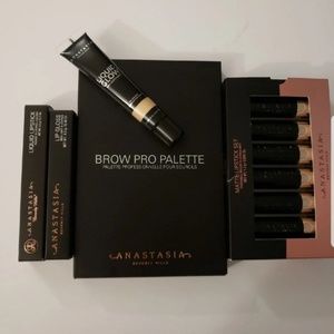 Anastasia Makeup Set.